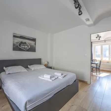 Pluto In Centre With Garage בית נופש פורט-אן-בסאן-אופאן