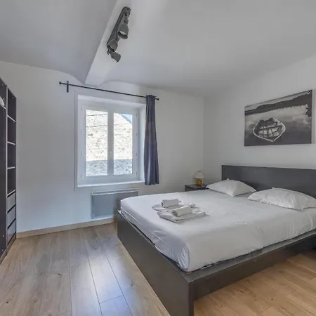 Pluto In Centre With Garage בית נופש