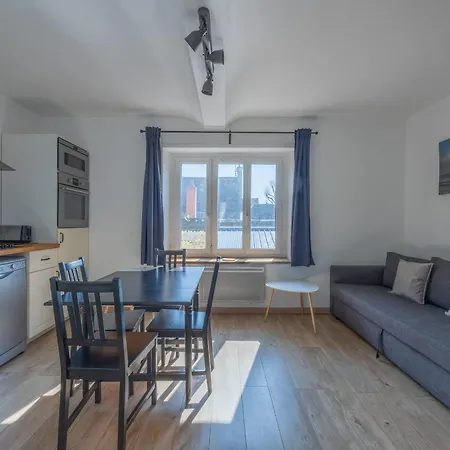 Pluto In Centre With Garage *