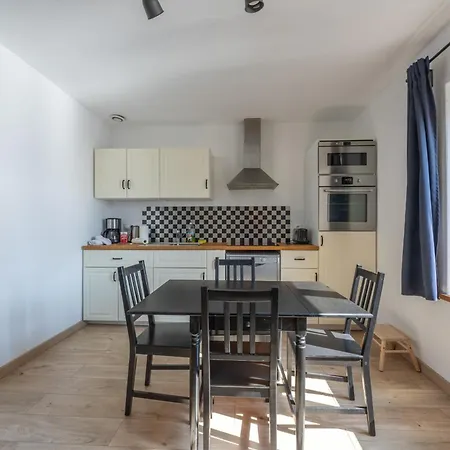 Pluto In Centre With Garage בית נופש