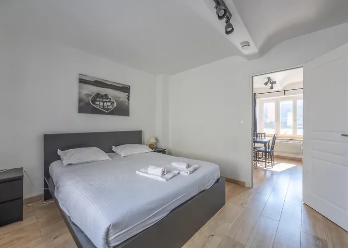 Pluto In Centre With Garage בית נופש פורט-אן-בסאן-אופאן