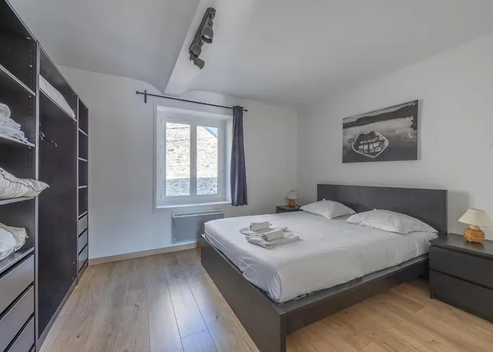 Pluto In Centre With Garage בית נופש